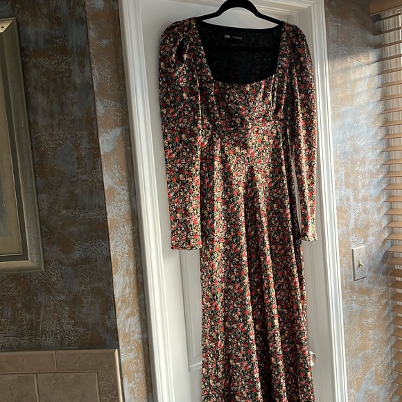 Black Floral Print Zara Dress. - Picture 3 of 8